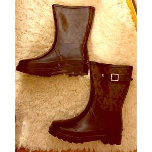 MK Logo Mid RainBoot 👢🌂